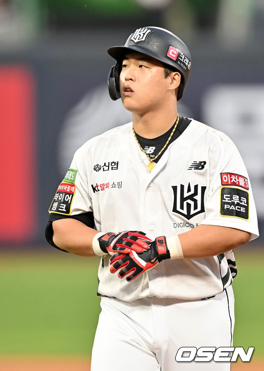 4일 오후 수원 KT위즈파크에서 ’2022 신한은행 SOL KBO리그’ KT 위즈와 KIA 타이거즈의 경기가 열렸다.8회초 선두타자로 나온 KT 강백호가 좌익수 플라이 아웃으로 물러나고 있다. 2022.06.04 /rumi@osen.co.kr