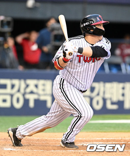 6회말 2사 만루에서 LG 김현수가 싹쓸이 3타점 3루타를 날리고 있다. 2022.06.04 /jpnews@osen.co.kr