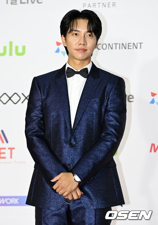 배우 이승기가 포즈를 취하고 있다. 2021.12.02 /cej@osen.co.kr