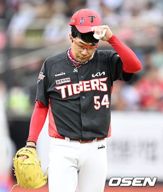 5일 오후 수원KT위즈파크에서 ‘2022 신한은행 SOL KBO리그’ KT 위즈와 KIA 타이거즈의 경기가 열렸다. 3회말 2사 만루 KIA 양현종이 KT 강백호를 헛스윙 삼지아웃으로 처리한 뒤 더그아웃으로 이동하고 있다. 2022.06.05 /ksl0919@osen.co.kr