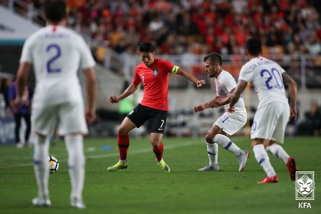 [사진] 지난 2018년 칠레와 맞붙었던 대한민국 / 대한축구협회 제공