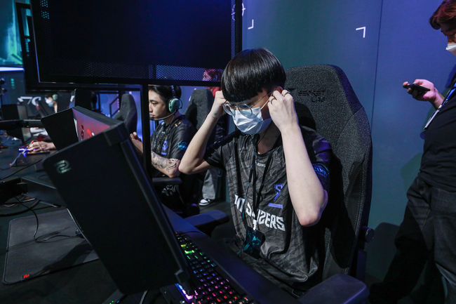 라이엇 게임즈 플리커.