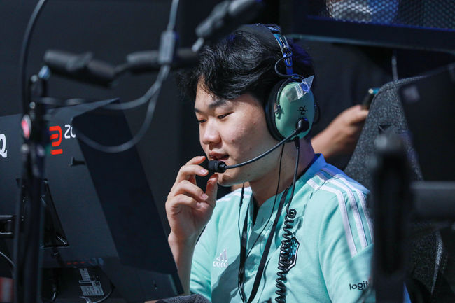 라이엇 게임즈 플리커.