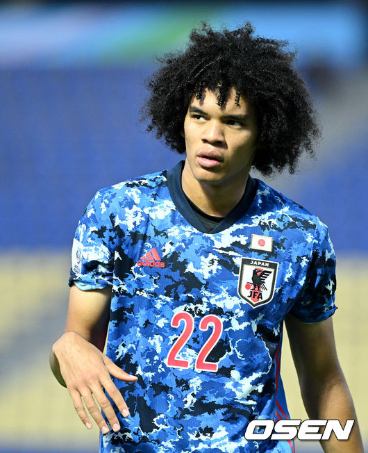6일 오후(한국시간) 우즈베키스탄 타슈켄트의 팍타코르 센트럴 스타디움에서 ‘2022 아시아축구연맹(AFC) U23 아시안컵’ 조별리그 D조 일본과 사우디아라비아의 경기가 열렸다.이날 일본과 사우디아라비아는 0-0 무승부를 기록했다.후반 일본 체이스 앙리가 위기를 넘기며 안도하고 있다. 2022.06.06 /cej@osen.co.kr