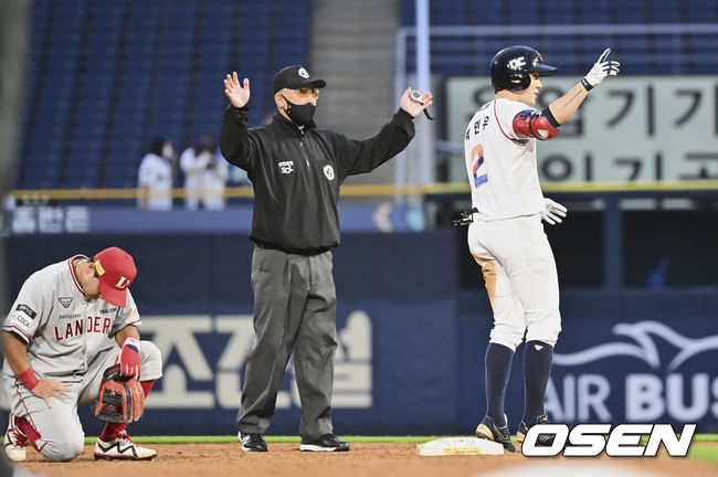NC 다이노스 박민우가 2회말 2타점 적시타를 치고 손을 들어 보이고 있다. 2022.06.07 / foto0307@osen.co.kr