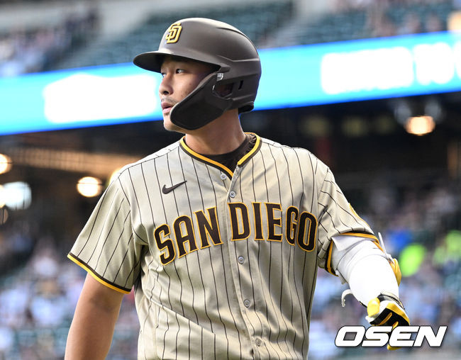 2회초 무사 선두타자로 나선 샌디에이고 김하성이 중견수 플라이로 물러나고 있다. 2022.06.04 / dreamer@osen.co.kr