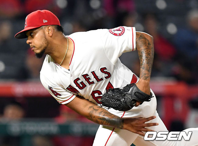 에인절스 선발 펠릭스 페냐가 힘차게 공을 뿌리고 있다. /dreamer@osen.co.kr