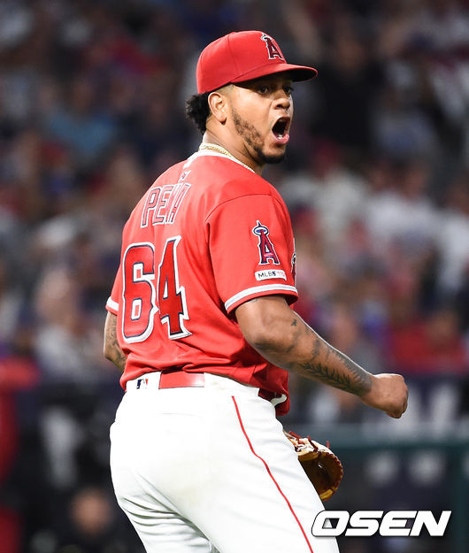 4회초 실점 위기는 넘기 에인절스 펠릭스 페냐가 환호하고 있다./ soul1014@osen.co.kr