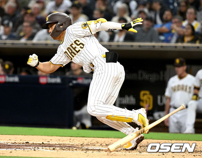 8일(한국시간) 미국 캘리포니아주 샌디에이고 펫코파크에서 ‘2022 메이저리그’ 샌디에이고 파드리스와 뉴욕 메츠의 경기가 열렸다.4회말 무사 선두타자로 나선 샌디에이고 김하성이 내야 땅볼을 치고 1루로 전력질주 하고 있다. 2022.06.08 / dreamer@osen.co.kr