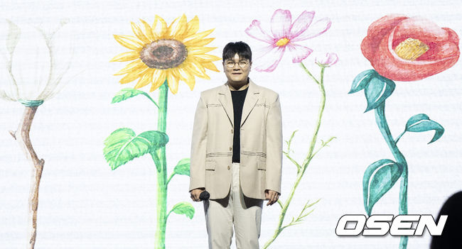 신용재가 포토타임을 하고 있다. 2022.06.08 /jpnews@osen.co.kr