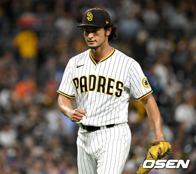 7회초 2사 2루 상황 메츠 루이스 기요메를 외야 플라이로 이끌며 실점없이 이닝을 마무리지은 샌디에이고 선발 다르빗슈 유가 더그아웃으로 향하며 기뻐하고 있다. 2022.06.08 / dreamer@osen.co.kr