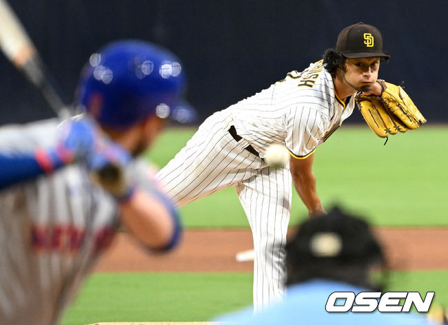 8일(한국시간) 미국 캘리포니아주 샌디에이고 펫코파크에서 ‘2022 메이저리그’ 샌디에이고 파드리스와 뉴욕 메츠의 경기가 열렸다.4회초 샌디에이고 선발 다르빗슈 유가 메츠 타선을 상대를 상대로 힘차게 공을 뿌리고 있다. 2022.06.08 / dreamer@osen.co.kr