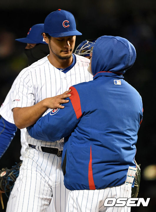 6회초 1사 1, 3루 상황 컵스 선발 다르빗슈가 강판되며 조 매든 감독과 대화를 나누고 있다. 2019.04.11 /dreamer@osen.co.kr