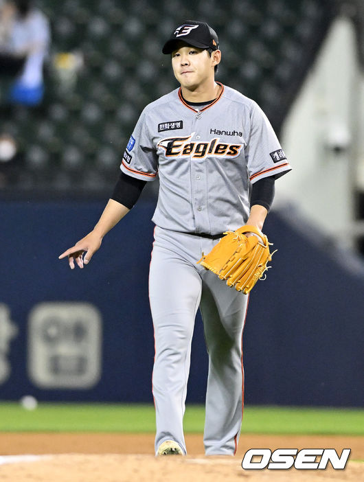 6회말 수비를 마치고 한화 윤대경이 더그아웃으로 향하고 있다. 2022.06.08 /jpnews@osen.co.kr