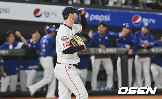 롯데 자이언츠 반즈가 5회초 삼성 라이온즈 이해승에게 역전 1타점 적시타를 맞고 아쉬워하고 있다. 2022.06.08 / foto0307@osen.co.kr