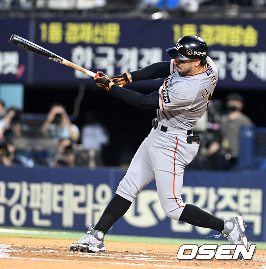6회초 무사 1,2루에서 한화 터크먼이 역전 1타점 우전 적시타를 날리고 있다. 2022.06.08 /jpnews@osen.co.kr