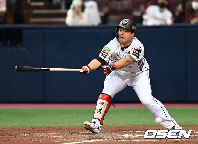 8일 오후 서울 고척스카이돔에서 2022 신한은행 SOL KBO리그 키움 히어로즈와 KT 위즈의 경기가 열렸다. 4회초 1사 1,3루에서 KT 강백호가 삼진으로 물러나고 있다. 2022.06.08 /sunday@osen.co.kr