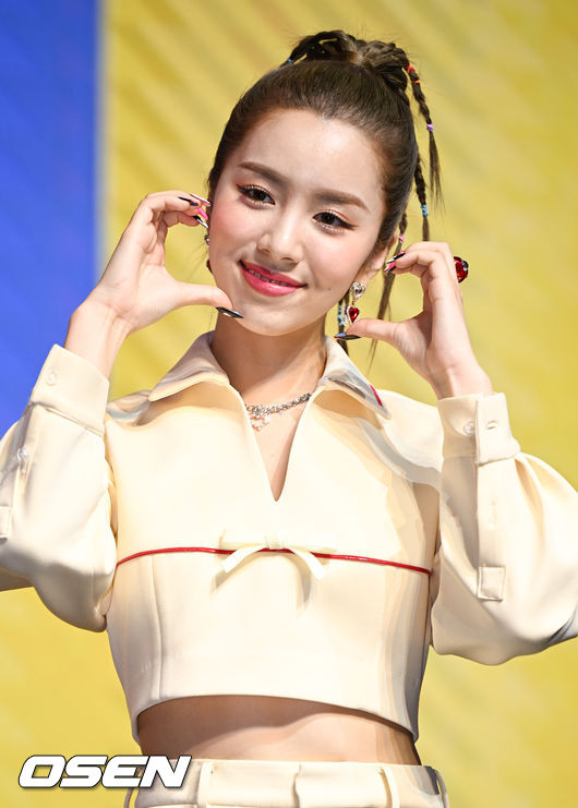 우아 루시가 포즈를 취하고 있다. 2022.06.09 / soul1014@osen.co.kr