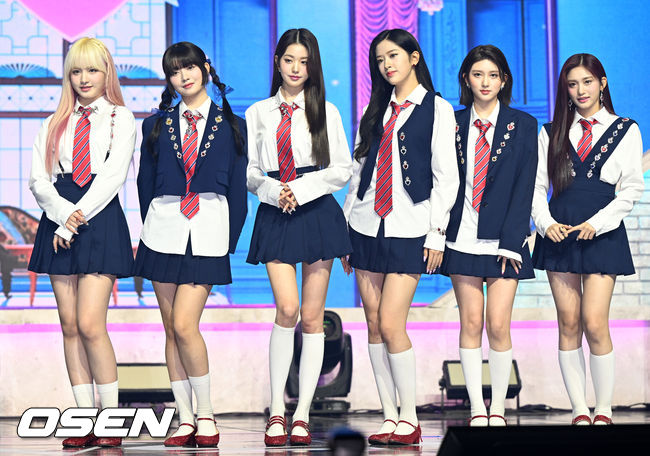 그룹 아이브가 무대 위에서 포토타임을 갖고 있다. 2022.04.05 /rumi@osen.co.kr