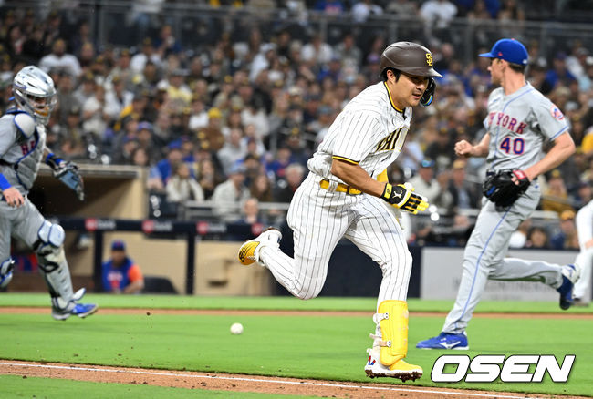 4회말 무사 1, 2루 상황 샌디에이고 김하성이 기습 번트를 대고 1루로 뛰고 있다. 2022.06.09 / dreamer@osen.co.kr