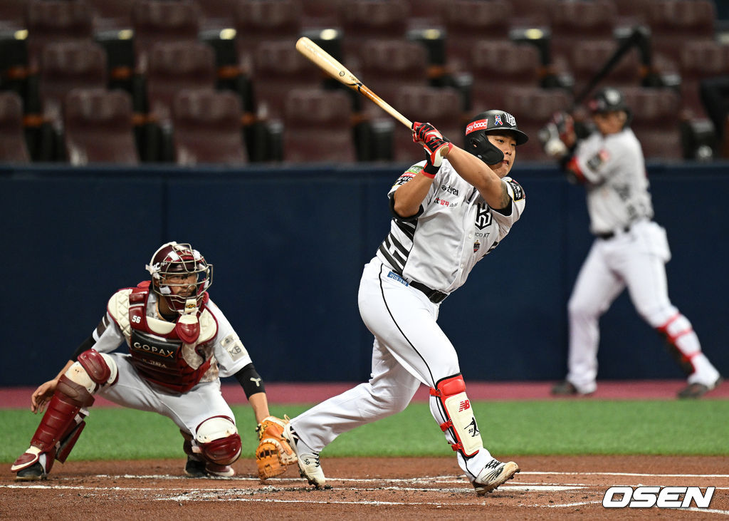 1회초 1사 1루 18타석 만에 무안타 침묵 깬 KT 강백호.