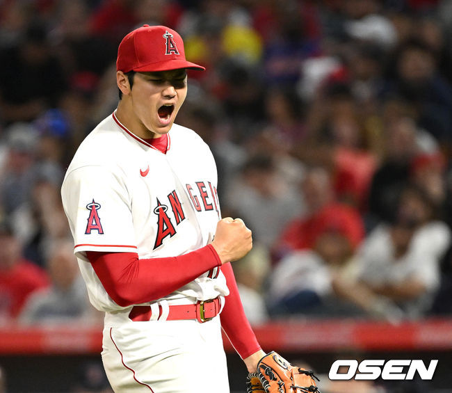 7회초 보스턴 공격을 삼자범퇴로 막아낸 에인절스 선발 오타니 쇼헤이가 이닝을 마치고 더그아웃으로 향하며 환호하고 있다. 2022.06.10 / dreamer@osen.co.kr