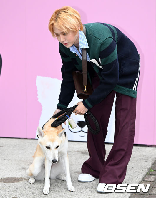 가수 이던이 반려견과 포즈를 취하고 있다. 2022.06.10 /jpnews@osen.co.kr