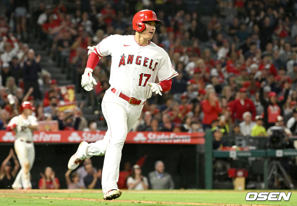 7회말 무사 선두타자로 나선 에인절스 오타니 쇼헤이가 안타를 날리고 1루로 뛰고 있다. 2022.06.10 / dreamer@osen.co.kr
