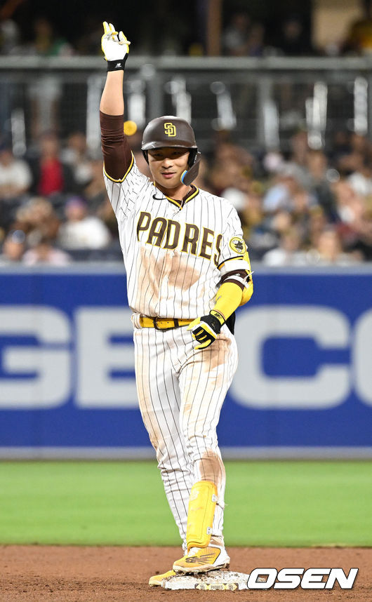 6회말 2사 1, 3루 상황 샌디에이고 김하성이 달아나는 오른쪽 1타점 2루타를 날리고 2루에 안착해 기뻐하고 있다. 2022.06.11 / dreamer@osen.co.kr