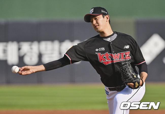 KT 위즈 선발 투수 고영표가 역투하고 있다. 2022.06.11 / foto0307@osen.co.kr