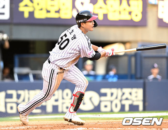 11일 오후 서울 잠실구장에서 2022 신한은행 SOL KBO리그 LG 트윈스와 두산 베어스의 경기가 열렸다.4회말 무사 1루에서 LG 손호영이 우전 적시 3루타를 치고 있다. 2022.06.11 /sunday@osen.co.kr