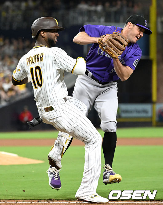 5회말 2사 만루 상황 샌디에이고 주릭슨 프로파가 내야 땅볼을 치고 1루로 뛰며 타구를 잡은 콜로라도 투수 타이 블락과 충돌하고 있다. 2022.06.11 / dreamer@osen.co.kr