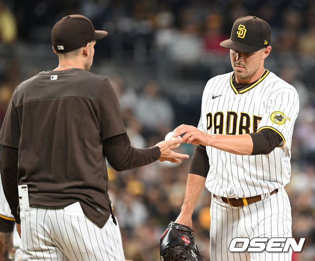 3회초 1사 1, 2루 상황 샌디에이고 선발 맥켄지 고어가 강판되고 있다. 2022.06.12 / dreamer@osen.co.kr