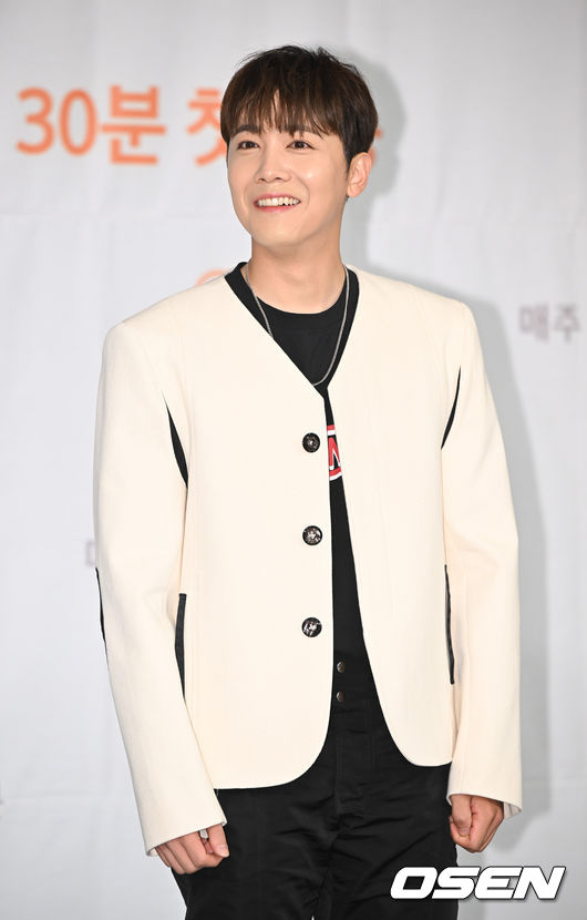 13일 오후 서울 도화동 서울가든호텔에서 IHQ 새 예능 프로그램 '에덴' 제작발표회가 진행됐다. '에덴'은 설렘과 조건 사이에서 사랑을 찾는 일반인 남녀 8명의 연애 리얼리티 프로그램이다. 오로지 남자와 여자만 존재하는 '에덴 하우스'에서 본능적으로 끌린 상대방의 조건을 하나씩 추리해가며 진정한 사랑을 찾는다. 이홍기가 포즈를 취하고 있다. 2022.06.13 / soul1014@osen.co.kr