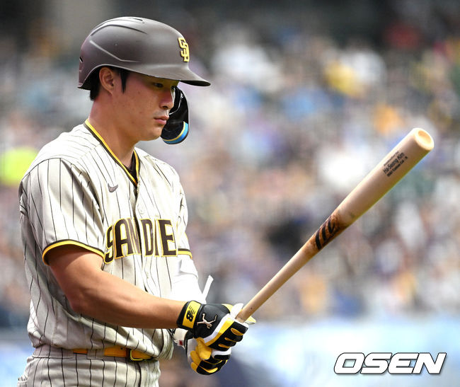 4회초 공격 때 샌디에이고 김하성이 대기타석에서 타격을 준비하고 있다. 2022.06.05 / dreamer@osen.co.kr