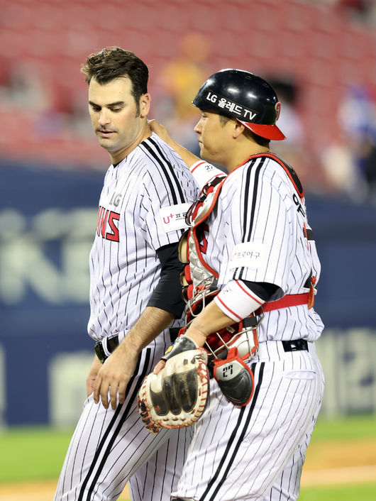 플럿코와 유강남. / LG 트윈스 제공