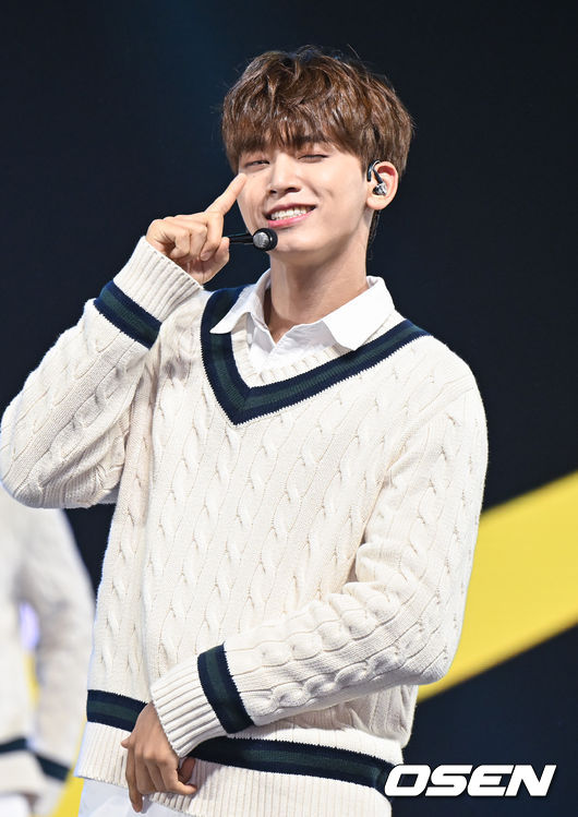 그룹 오메가엑스 혁이 멋진 무대를 펼치고 있다. 2022.06.15 / soul1014@osen.co.kr
