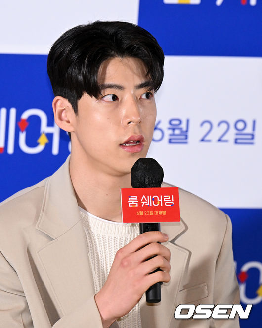 15일 오후 서울 삼성동 메가박스 코엑스에서 영화 '룸 쉐어링' 언론배급시사회 및 기자간담회가 열렸다.  '룸 쉐어링'은 평생 누구와 함께 지내본 적이 없는 ‘금분’과 ‘지웅’이 새로운 형태의 가족이 되어가는 이야기를 담았다. 평생 서로를 이해할 수 없을 것만 같던 두 사람이 함께 사는 방법을 알아가면서, 비로소 진짜 가족의 의미를 알아가는 과정은 극장가를 찾는 관객들에게 웃음 가득한 힐링을 전할 예정이다. 22일 개봉.  배우 최우성가 간담회를 하고 있다. 2022.06.15 /jpnews@osen.co.kr