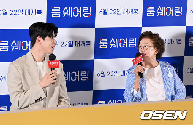 15일 오후 서울 삼성동 메가박스 코엑스에서 영화 '룸 쉐어링' 언론배급시사회 및 기자간담회가 열렸다. '룸 쉐어링'은 평생 누구와 함께 지내본 적이 없는 ‘금분’과 ‘지웅’이 새로운 형태의 가족이 되어가는 이야기를 담았다. 평생 서로를 이해할 수 없을 것만 같던 두 사람이 함께 사는 방법을 알아가면서, 비로소 진짜 가족의 의미를 알아가는 과정은 극장가를 찾는 관객들에게 웃음 가득한 힐링을 전할 예정이다. 22일 개봉. 배우 최우성, 나문희가 간담회를 하고 있다. 2022.06.15 /jpnews@osen.co.kr