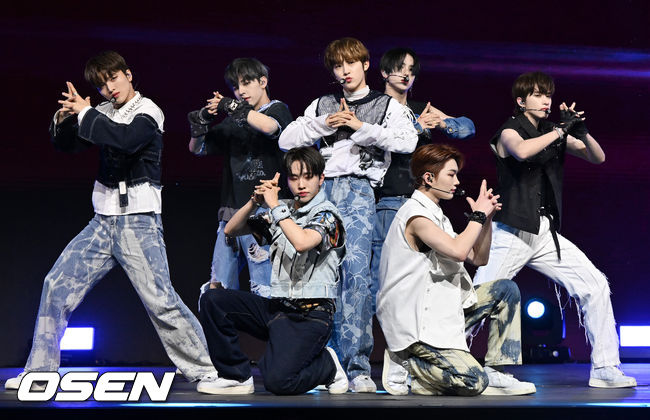 그룹 드리핀이 화려한 컴백 무대를 선보이고 있다. 2022.06.15 /rumi@osen.co.kr
