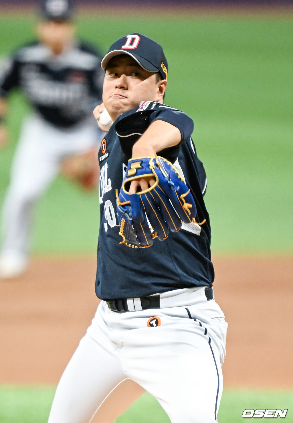 15일 오후 서울 고척스카이돔에서 ‘2022 신한은행 SOL KBO리그’ 키움 히어로즈와 두산 베어스의 경기가 진행됐다.1회말 두산 선발투수 이영하가 역투하고 있다. 2022.06.15 / soul1014@osen.co.kr