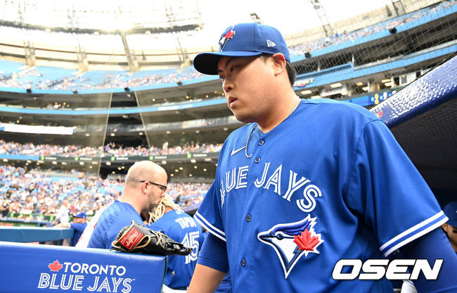 1회초 투구를 위해 더그아웃에서 마운드로 향하고 있다. 2022.06.02 / dreamer@osen.co.kr