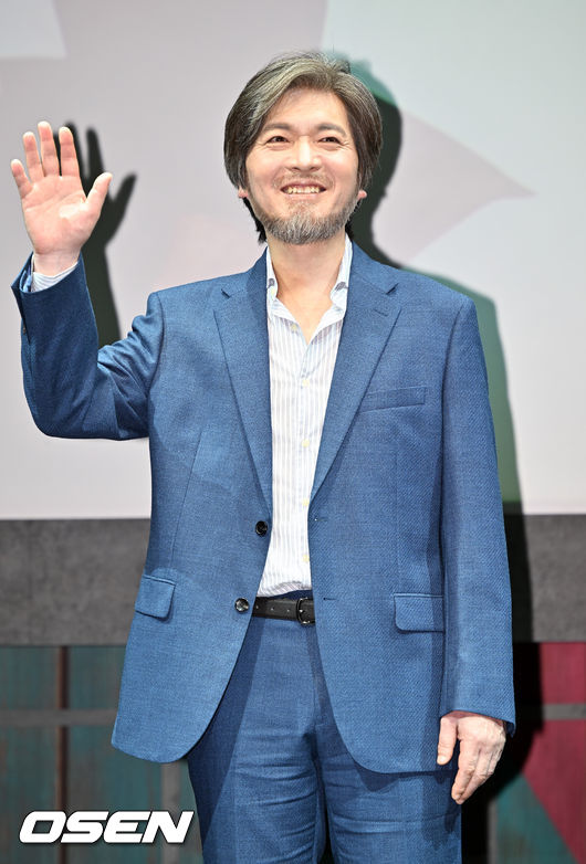 가수 임재범이 무대 위에서 포토타임을 갖고 있다. 2022.06.16 /rumi@osen.co.kr