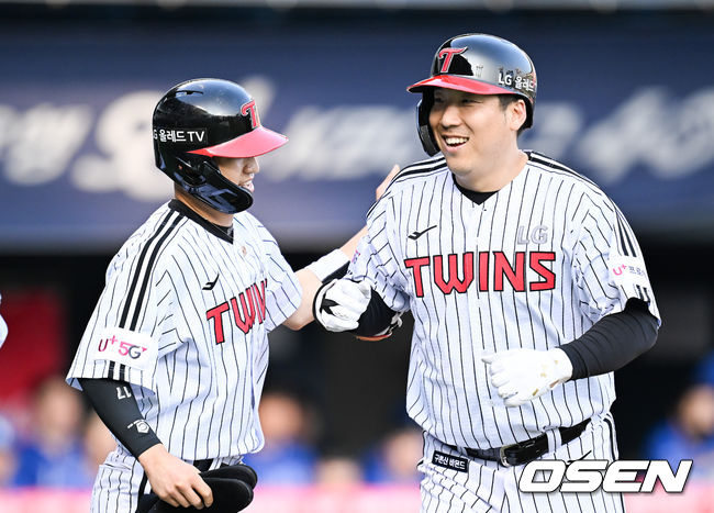 1회초 1사 1루 LG 김현수가 선취 2점 홈런을 날리고 1루 주자 박해민과 하이파이브를 하고 있다. 2022.06.16 / soul1014@osen.co.kr