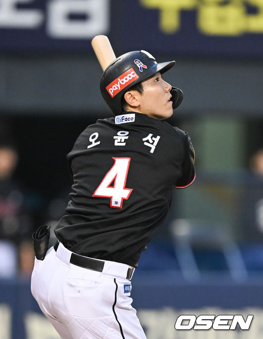3회초 2사 만루 KT 오윤석이 2타점 적시타를 날리고 있다 . 2022.06.17 / soul1014@osen.co.kr