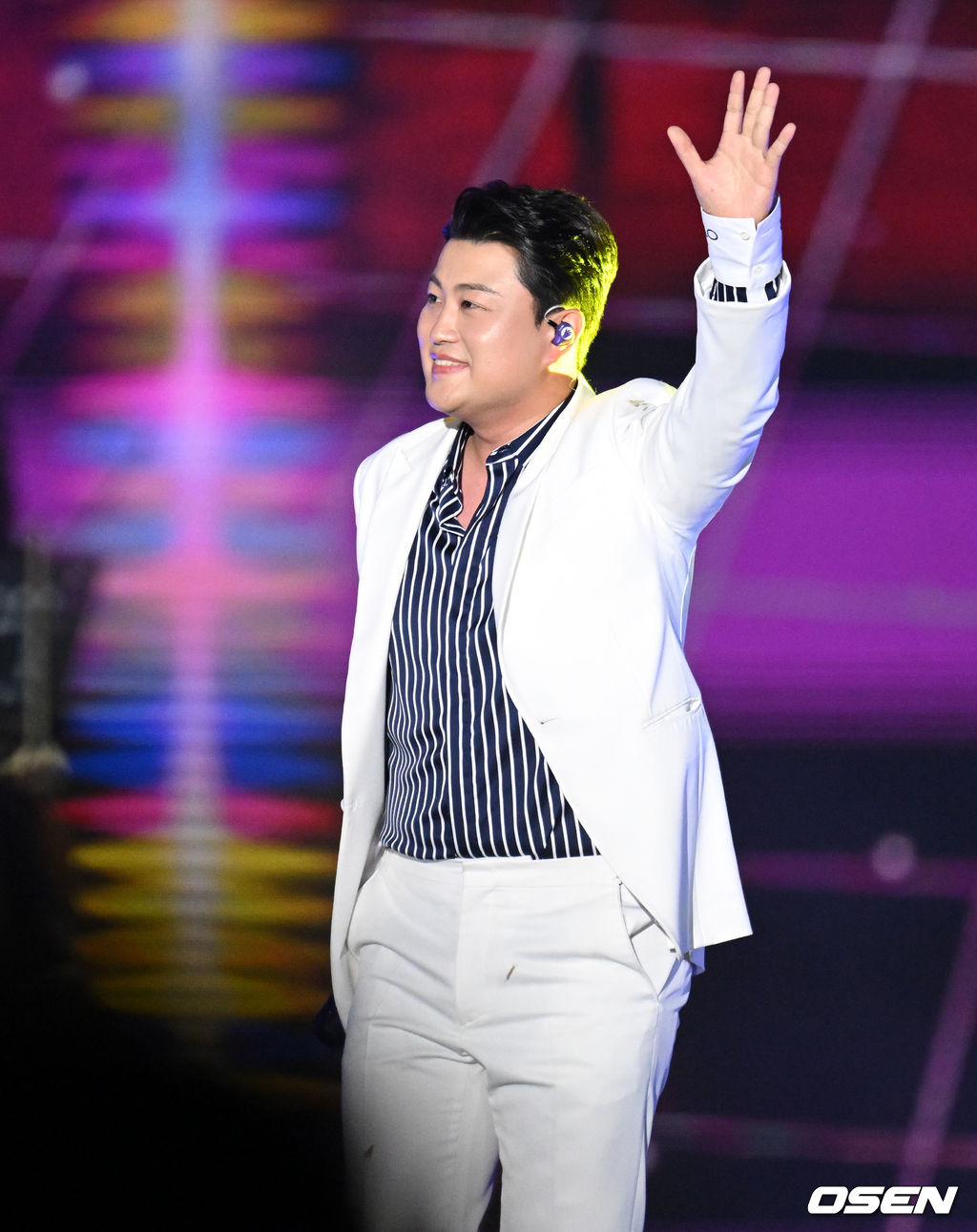 김호중이 무대에 오르며 인사를 하고 있다. 2022.06.19 /jpnews@osen.co.kr