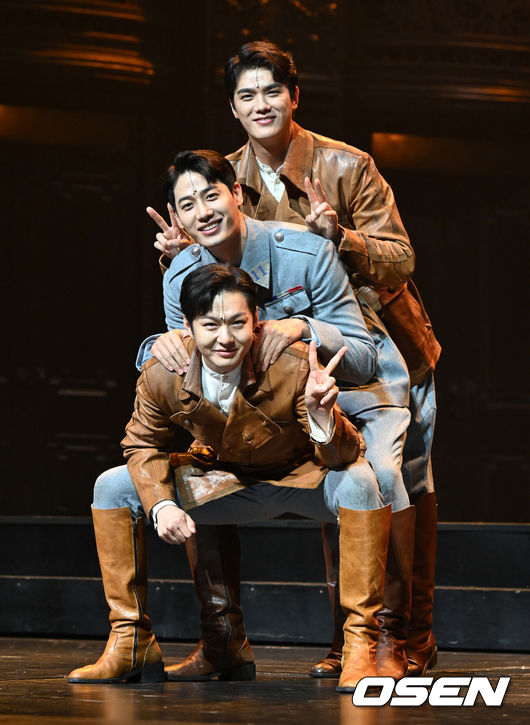 배우 윤소호, 이창섭, 김성식이 포토타임을 하고 있다. 2022.06.21 /jpnews@osen.co.kr