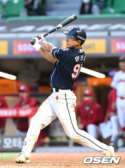 21일 오후 인천 SSG 랜더스필드에서 '2022 신한은행 SOL KBO 리그' SSG 랜더스와 두산 베어스의 경기가 열렸다.4회초 2사 1루에서 두산 양찬열이 우월 투런 홈런을 치고 있다. 2022.06.21 /sunday@osen.co.kr