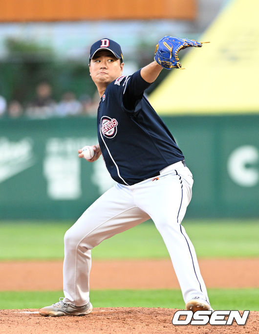 21일 오후 인천 SSG 랜더스필드에서 '2022 신한은행 SOL KBO 리그' SSG 랜더스와 두산 베어스의 경기가 열렸다.3회말 무사에서 두산 선발투수 이영하가 역투하고 있다. 2022.06.21 /sunday@osen.co.kr