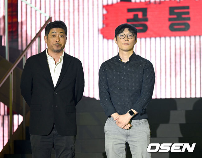 배우 김홍선 감독(왼쪽)과 류용재 작가가 포토타임을 하고 있다. 2022.06.22 / dreamer@osen.co.kr